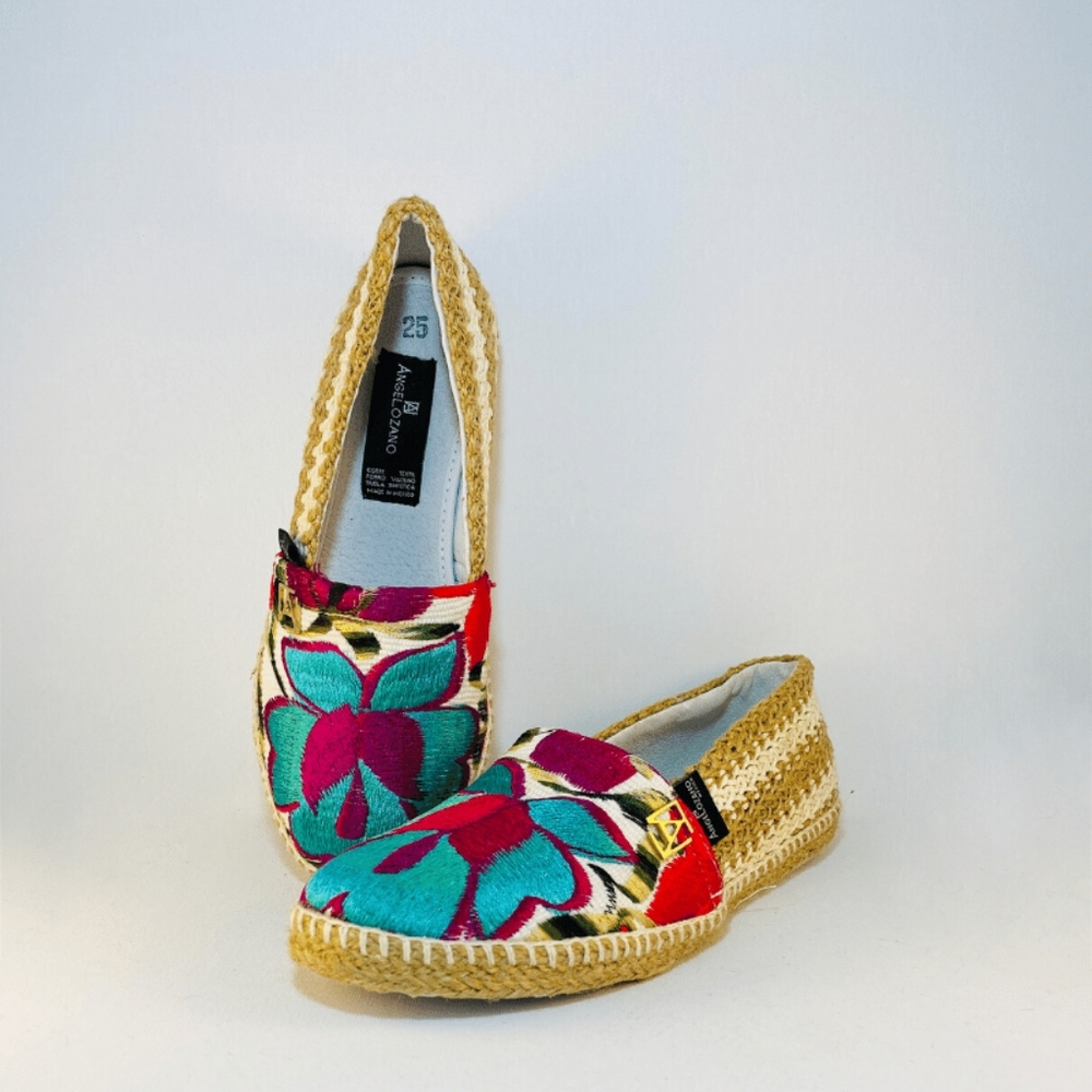 Tennis shoes zise 8,7,9